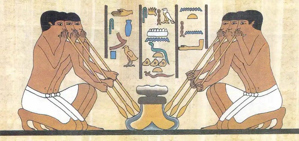 Raffigurazione egizia di alcune persone che bevono birra con la cannuccia